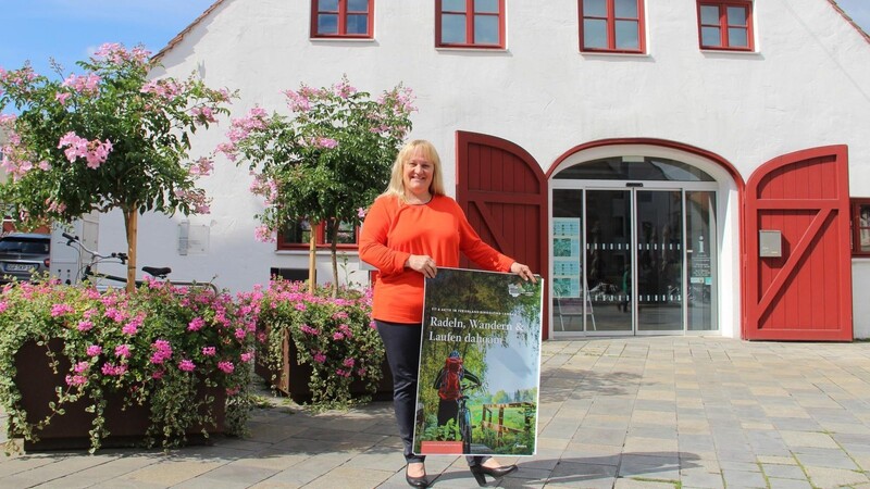 Birgit Scholz ist seit 2019 für den Tourismus im Landkreis Dingolfing-Landau zuständig, seit 2021 ist sie offizielle Tourismusreferentin. Im Bruckstadl in Dingolfing berät sie Gäste auf der Durchreise.