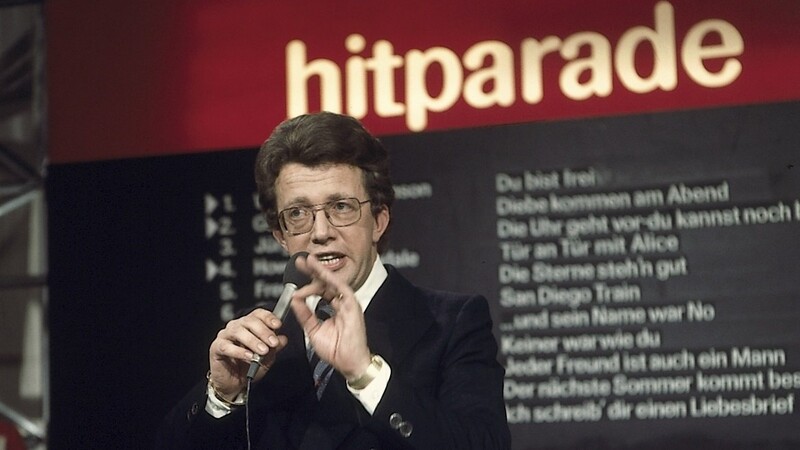 Er wurde zum Gesicht der Sendung: Dieter Thomas Heck in der Kulisse der ZDF-"Hitparade".