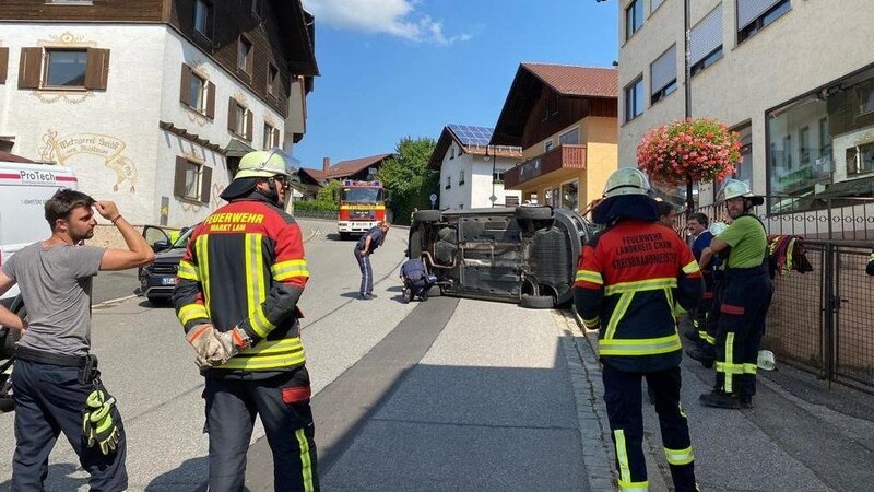 Am Sonntag Vormittag ereignete sich in der Arberstraße in spektakulärer Verkehrsunfall mit glimpflichem Ausgang.