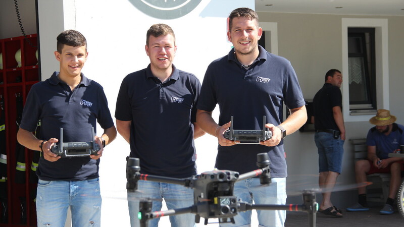 Johannes Maurer, Robert Schmid und Daniel Högerl, die drei Drohnenpiloten der Feuerwehr Forsthart.