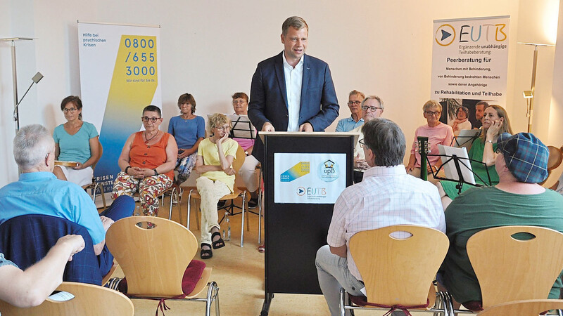 Bezirkstagspräsident Olaf Heinrich begrüßte die Gäste bei der offiziellen Eröffnung der Bürogemeinschaft - die drei Beratungsstellen teilen sich im Landshuter Netzwerk ab sofort Räume.