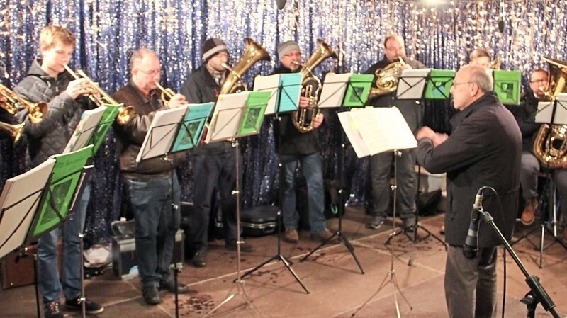 Die Antonibläser spielten Weihnachtslieder.