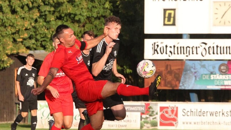 Gegen die SpVgg Ruhmannsfelden kam der 1. FC Bad Kötzting (links Martin Vesenjak) nicht über ein 1:1 hinaus.