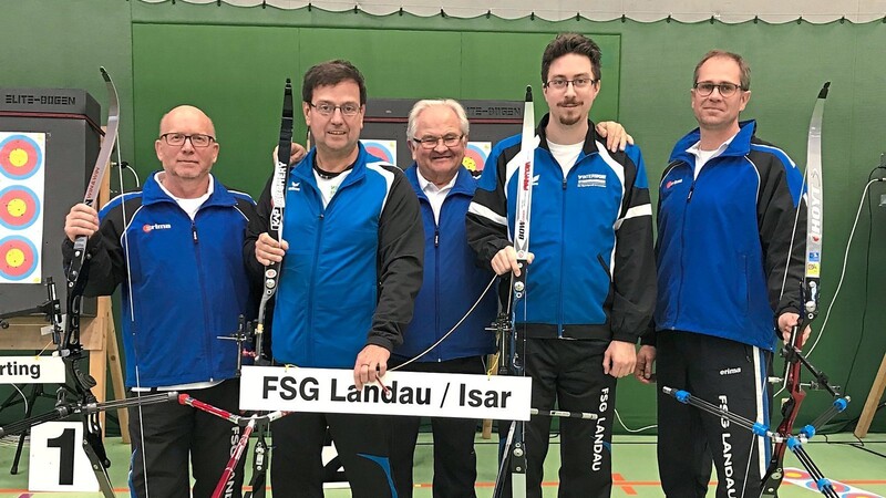 Die erste Mannschaft der Landauer: Stefan Wallner, Stefan Opeltz, Peter Fraus, Coach Klaus Wallner und Peter Friedlmaier.