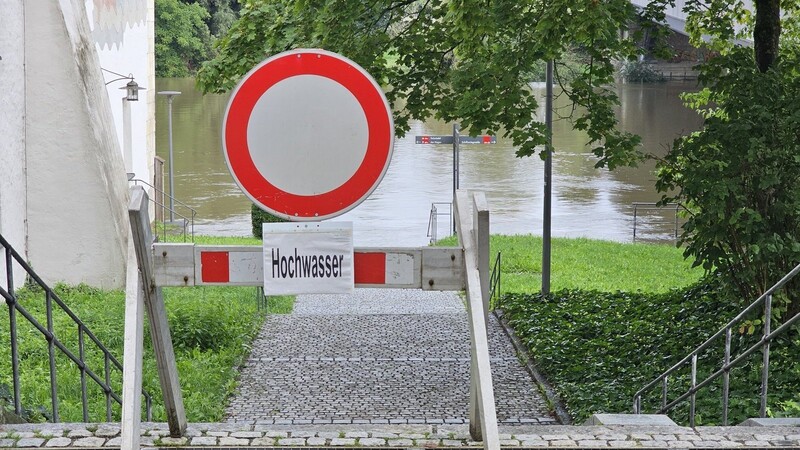 Der Weg am Donauufer war am Mittwochvormittag gesperrt.
