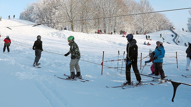 Bei tollem Wetter war am Montag der Skilift gut ausgelastet. Auch die Rodler kamen auf ihre Kosten.