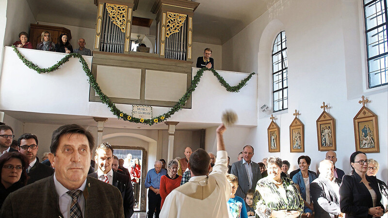 Der große Tag: Pater Martin Müller bei der Segnung der restaurierten Orgel im Jahr 2017