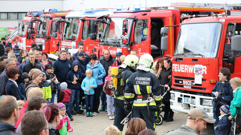 Die Freiwillige Feuerwehr Straubing lädt zu einer "Langen Nacht der Feuerwehr" mit vielen Vorführungen.