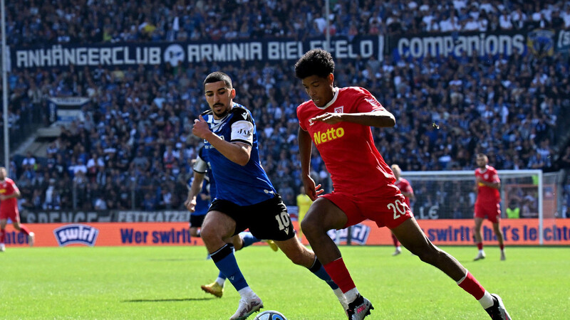 Für die Partie gegen Duisburg ist Stürmer Noah Genaus (rechts) nach seiner Verletzungspause wieder voll belastbar und könnte eine Alternative für das noch ausbaufähige Regensburger Offensivspiel sein.