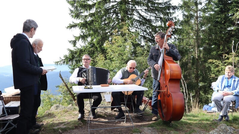 Musik durfte nicht fehlen: "Ewald und seine Freunde" erfreuten mit der Waidler-Messe.