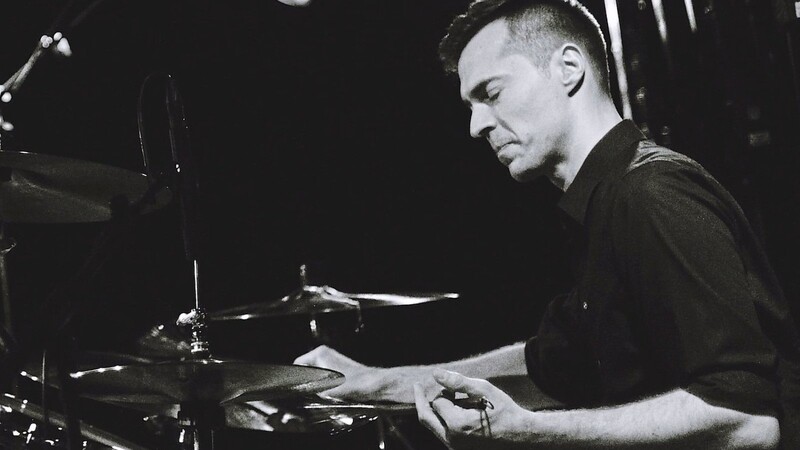 Rainer Huber spielt unter anderem mit Größen wie Gil Ofarim und Cassandra Steen, außerdem ist er Lehrer am "drummer's focus", einer privaten Schlagzeugschule für professionellen Schlagzeugunterricht in München.