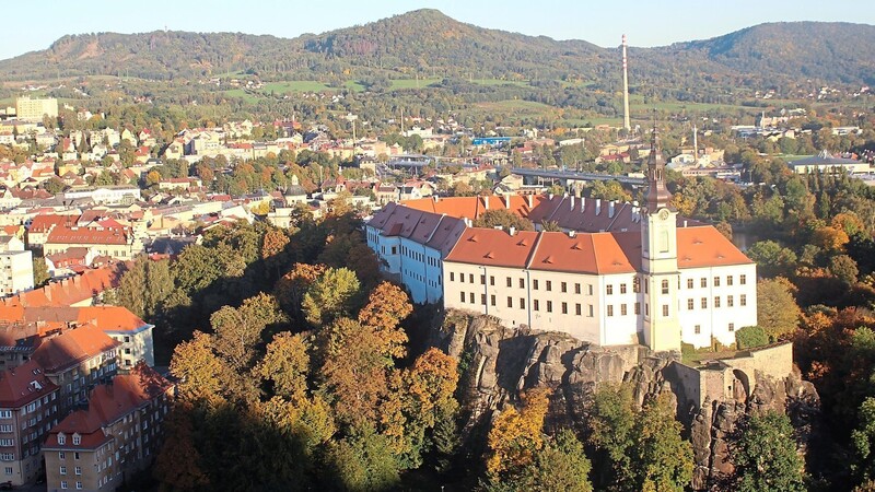Das Schloss Děčín im Norden von Böhmen ist das Wahrzeichen der gleichnamigen Stadt.