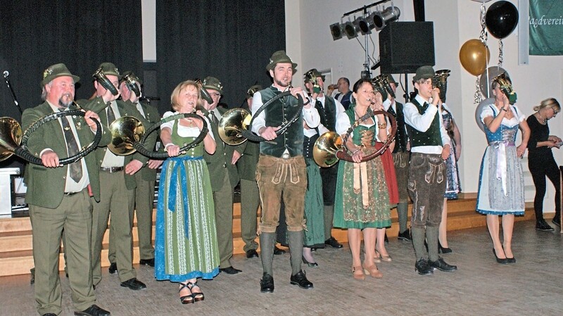 Die St. Hubertus-Bläser eröffneten den Jägerball musikalisch.