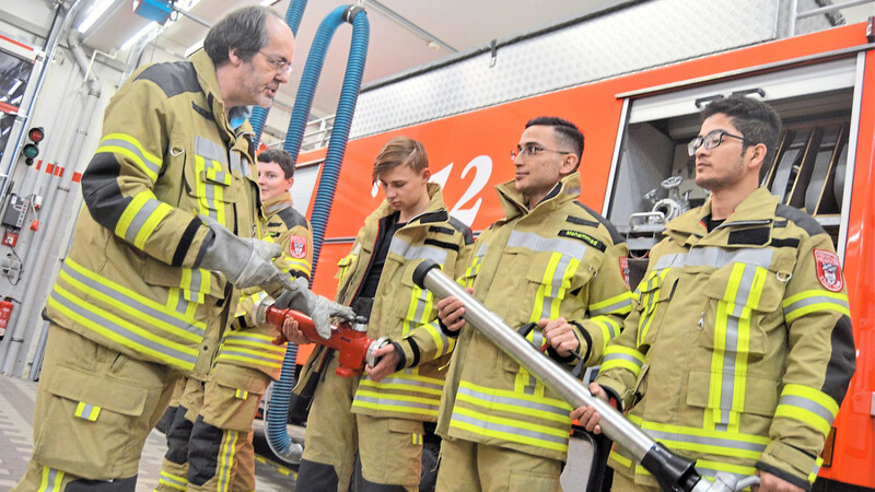 Seit 1985 bietet die Chamer Feuerwehr eine dreijährige Truppmannausbildung an. Erich Piendl gilt als Initiator dieser besonderen Ausbildung.