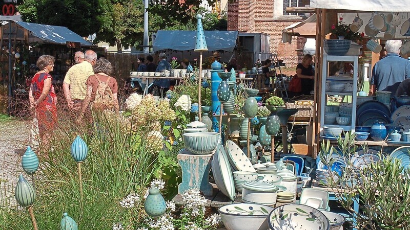 Ob Keramik für den Garten, die Küche oder das Bad: Auf dem Haferlmarkt gibt es eine große Vielfalt an Keramikkunstwerken.