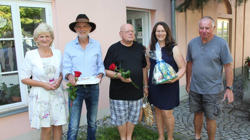 Bei der Vernissage (von links): Ludmila Brychová, Leo Schötz, Václav Sika, Jana Jankovcová und Vratislav Altman