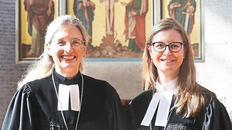 Vor der Vorlesung fand auch ein Festgottesdienst statt mit Doktor Sabine Weingärtner (rechts) und Dekanin Doktor Nina Lubomierski.