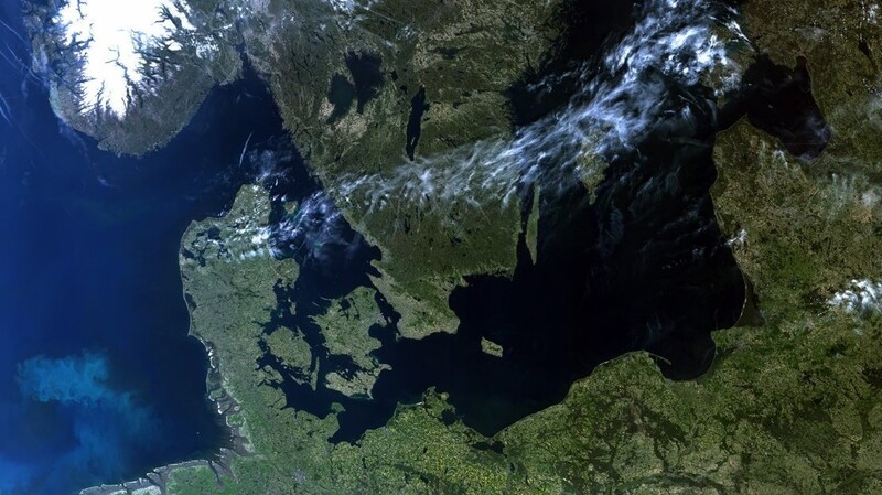 Die von der Europäischen Raumfahrtagentur ESA zur Verfügung gestellte Aufnahme zeigt den wolkenfreien Norden Europas. Die Europäische Union von ihrem neuen Satellitenprojekt ein Netzwerk von Satelliten aufbauen, das eine schnelle, stabile und sichere Internetverbindung.für alle in Europa sein soll.