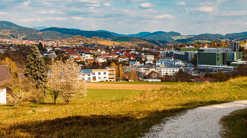 Die Stadt Viechtach liegt im Landkreis Regen und gehört damit zum Stimmkreis Regen, Freyung-Grafenau.