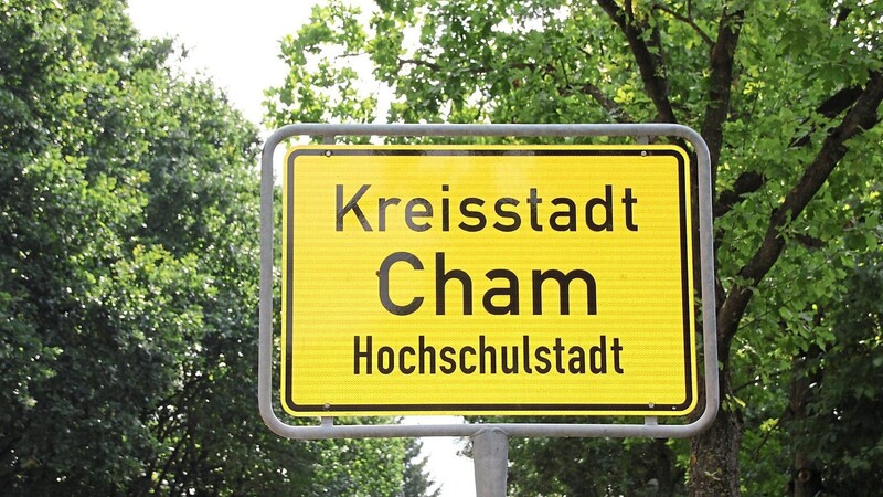 Cham ist Hochschulstadt - auf dem Ortsschild. Was den Wohnungsmarkt anbelangt, ist der noch ganz und gar nicht "studententauglich" aufgestellt.