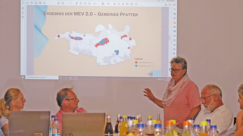 Sabine Spangler von der LNI informierte über das "Förderprogramm dunkelgraue Flecken" beim Gigabitausbau.
