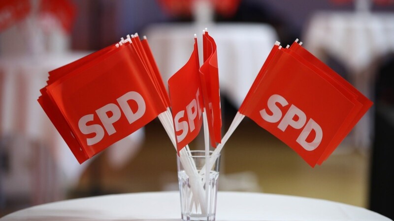 Die Bayern-SPD will nach der Schlappe bei der Landtagswahl ihre Strukturen auf Vordermann bringen. Der Landesvorstand will dazu eine Kommission einsetzen, die auch das Thema Verjüngung angehen soll.