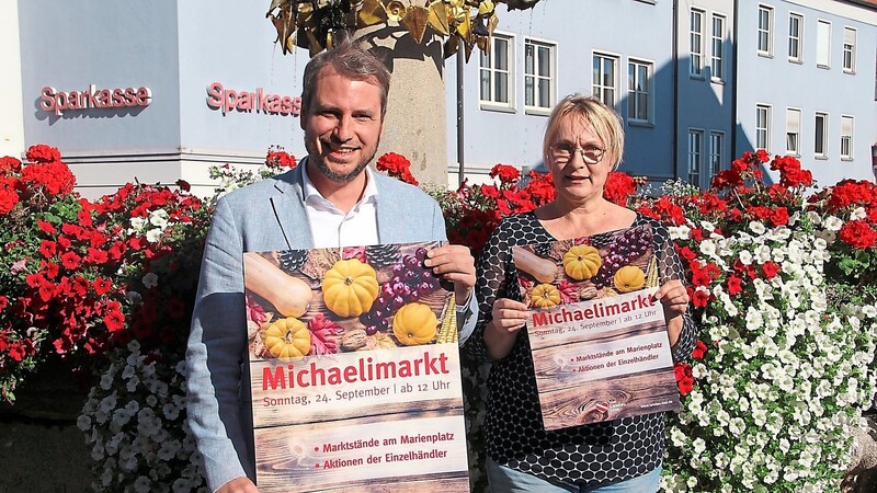 Bürgermeister Matthias Kohlmayer und Kulturamstleiterin Christine Krönner freuen sich auf den Markt.