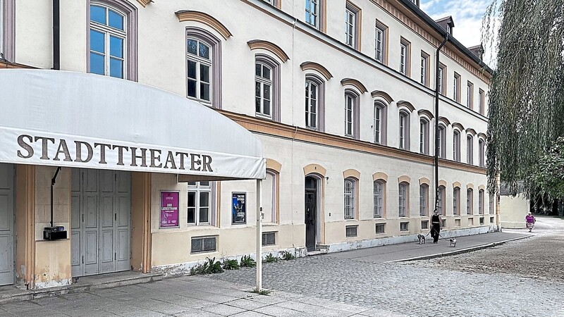 Der Eingang des sanierten Stadttheaters wird von heutigen Standort Richtung Isarbrücke versetzt.
