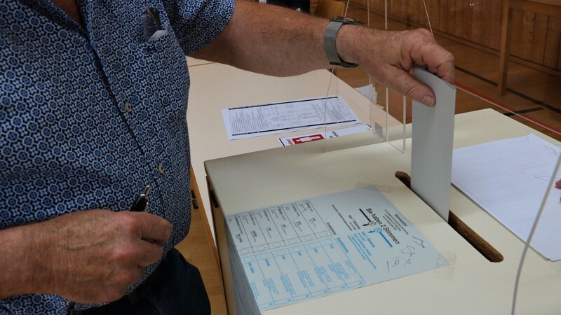 Die Bürger im Landkreis können ihre Stimme nicht nur bei der Landtags- und Bezirkstagswahl abgeben. Es wird auch ein neuer Landrat gewählt und in zwei Gemeinden finden Bürgermeisterwahlen statt.