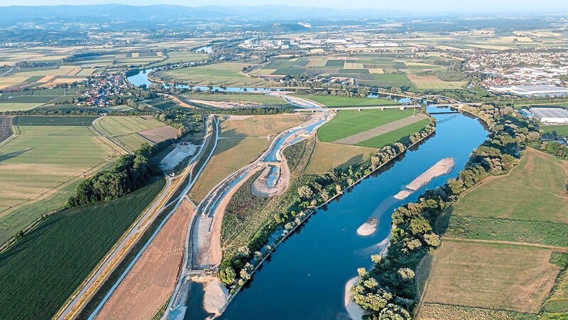 Bei Reibersdorf macht die Donau eine große Kurve. Durchschnitten wird diese jetzt von einem Auefließgewässer, das wertvollen Lebensraum für Pflanzen und Tiere bieten soll.