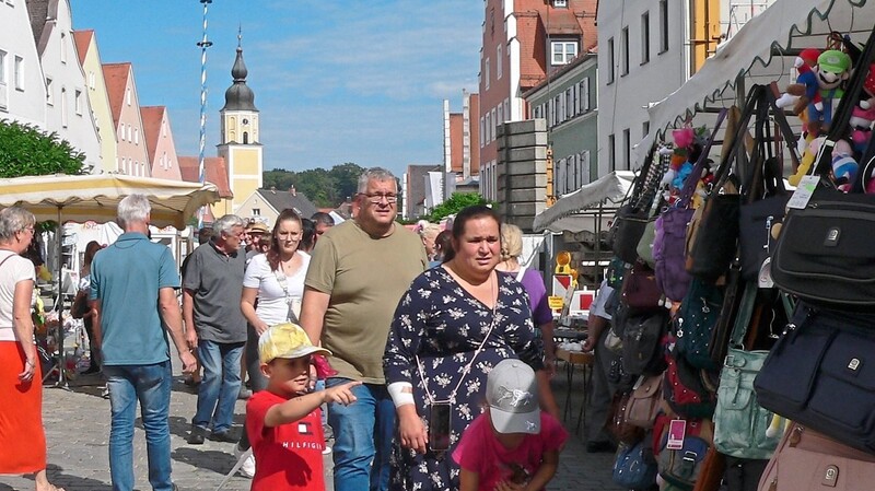 Da will ich schauen: Am Sonntag erfreute sich der Zwetschgenmarkt eines Ansturms der Besucher aus nah und fern.  Fotos: