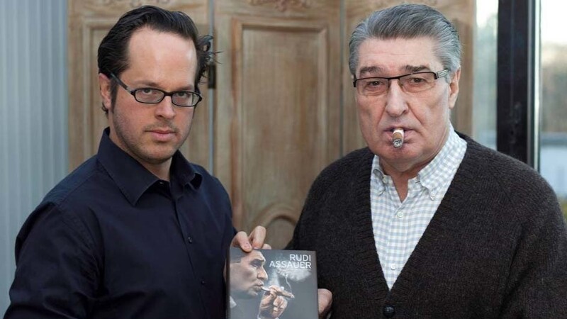 Rudi Assauer (r.) mit AZ-Reporter Patrick Strasser, Autor der Autobiografie "Wie ausgewechselt".