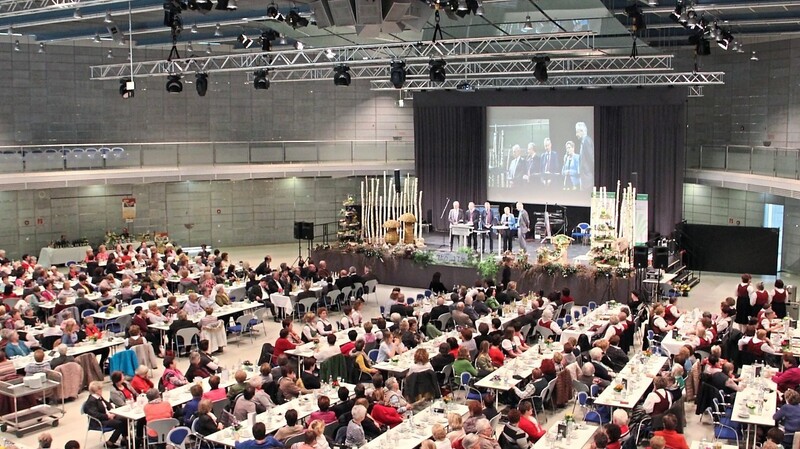 Die Fraunhofer-Halle war gut gefüllt. Über tausend Landfrauen lauschten der Diskussionsrunde der Ehrengäste.