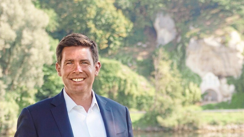 Patrick Grossmann am Donauufer in Sinzing. Der CSU-Kandidat will vom Rathaus in den Landtag.