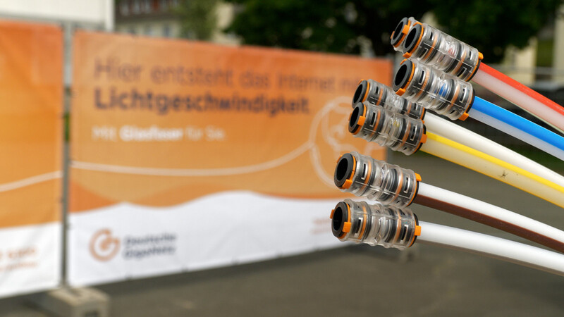 Die Deutsche GigaNetz kündigt den eigenwirtschaftlichen Glasfaserausbau in Moosburg.