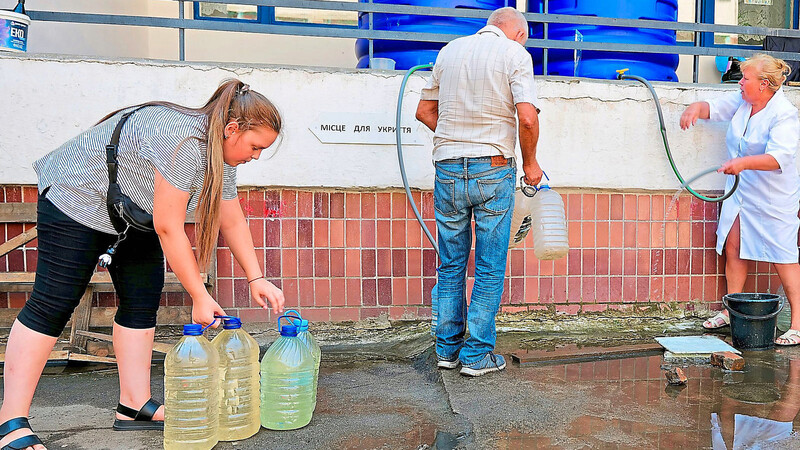 In ganz Nikopol muss das Wasser verteilt werden.
