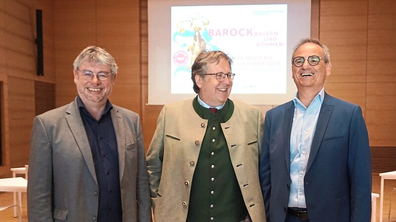 Peter Wolf (von links) und Richard Loibl vom Haus der Bayerischen Geschichte sowie Kulturreferent Wolfgang Dersch zogen eine erste Bilanz.