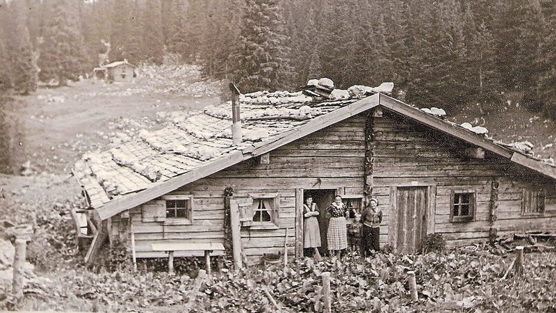 Eine alte Aufnahme des Reissenkasers am Untersberg in den Berchtesgadener Alpen. Dessen heutige Eigentumsverhältnisse gelten als ungeklärt.
