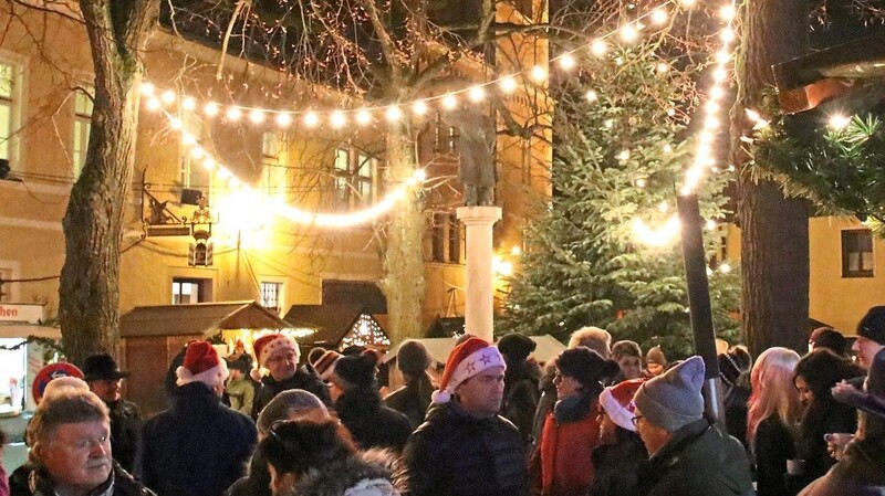 Zuletzt fand der Further Christkindlmarkt 2018 auf dem malerischen Schlossplatz statt. Dorthin kehrt er heuer zurück.