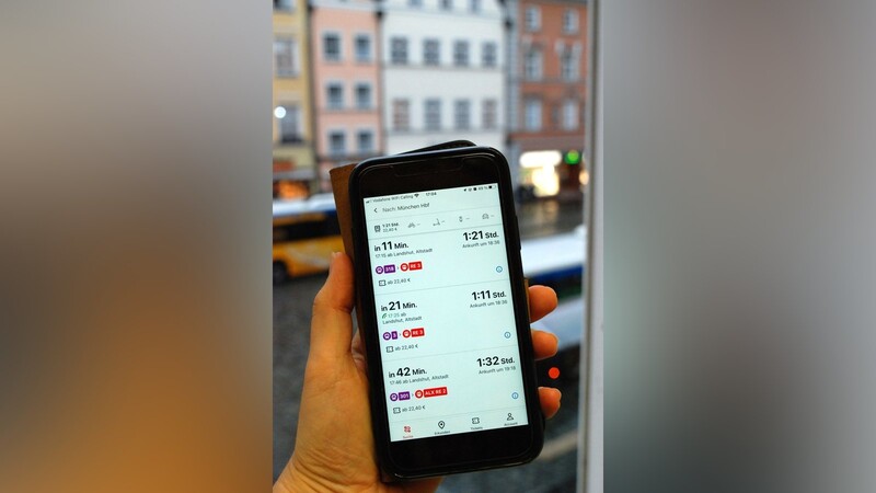 Die "LAVV.mobil"-App zeigt einem die verschiedenen Reisemöglichkeiten der ausgewählten Route an. Fährt man etwa nach München, ist die Bezahlung noch nicht vollständig auf der App möglich.