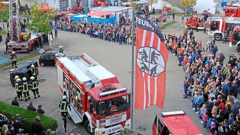 Tausende Zuschauer kamen über den Tag verteilte zur Freiwilligen Feuerwehr an die Siemensstraße.