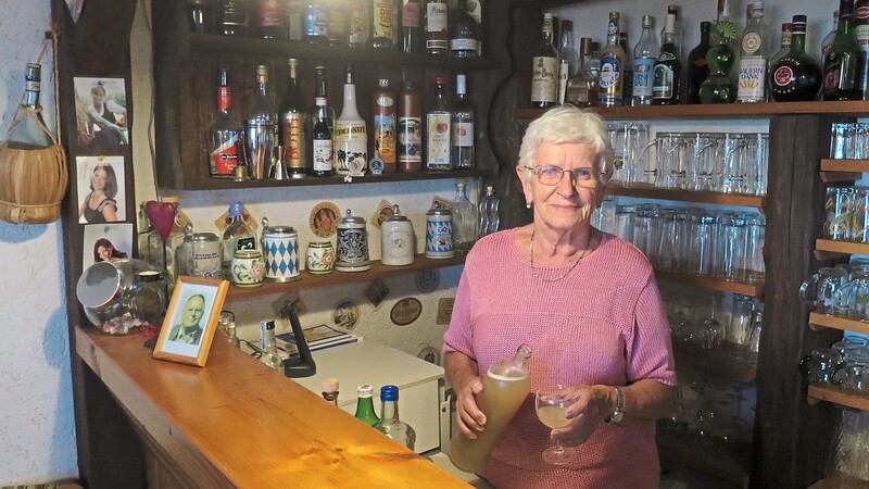 Am heutigen Montag feiert Hilde Wimmer aus Zinzendorf ihren 80. Geburtstag. Als Gastwirtin in Fred's Weinbeisl steht sie mitten im Leben und will weitermachen, so lange sie kann.