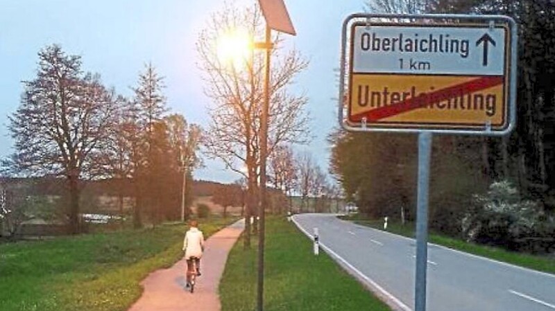 Der Radweg zwischen Oberlaichling und Unterlaichling wurde mit einer mitlaufender Beleuchtung ausgestattet. Jetzt soll der Radweg Richtung Sanding über Feldwege weiter geführt werden.