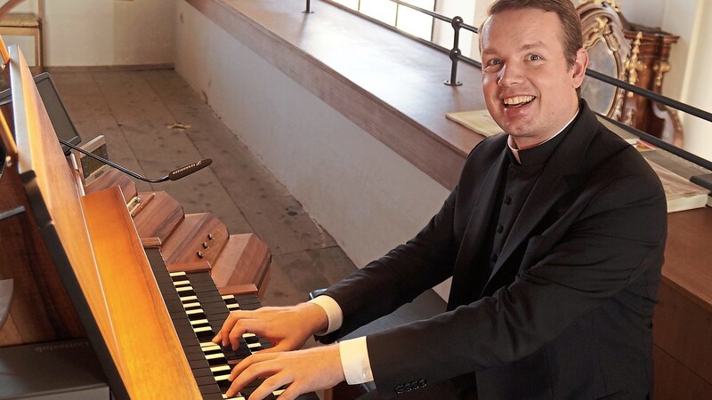 Die Königin der Instrumente hat es Kaplan Florian Schwarz besonders angetan. Auch privat wird der 36-Jährige häufiger an der Orgel der Stadtpfarrkirche sitzen.