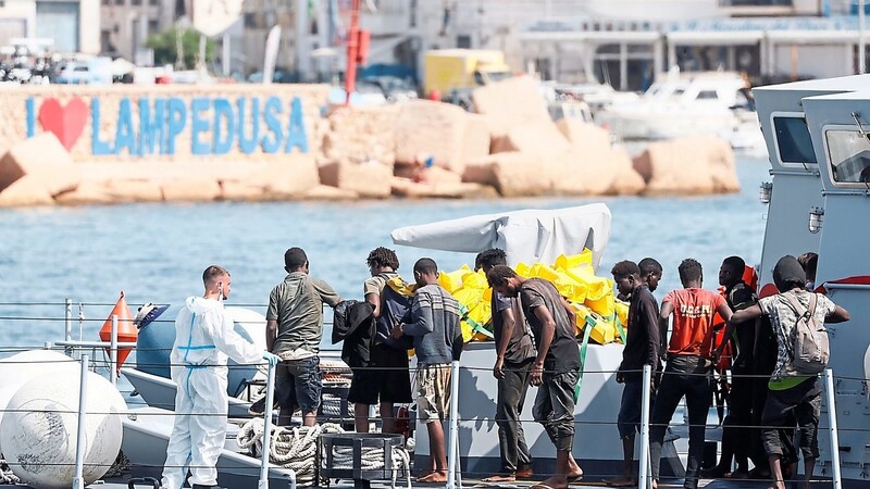 Tausende Bootsmigranten sind in kurzer Zeit auf der Insel Lampedusa (Italien) angekommen.