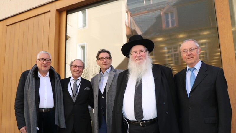 Fünf Regensburger Juden: Chaim Citronenbaum, David Danziger, Uscher Lobelski, Chaim Bloch und Felix Wolgelernter (v.l.)