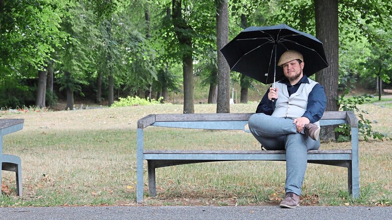 Der Stadtpark hat auch im Regen seinen Charme: Und zum Glück ist der Landtagskandidat der ÖDP Florian Gruber nicht aus Zucker.