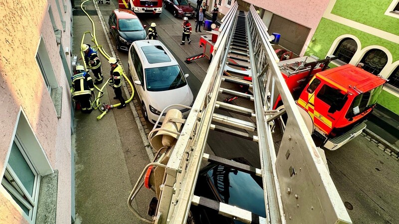 Ein Großaufgebot an Feuerwehr und BRK-Rettungsdienst rückte an die Tradtstraße aus.