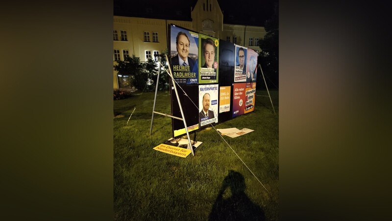 Heruntergerissene FDP-Wahlplakate in Landshut.