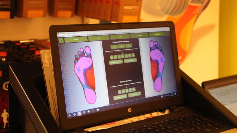 Im Laufshop von Erwin Meier werden die Füße der Kunden vermessen, damit die Laufschuhe auch wirklich passen.